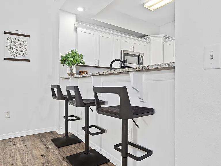 9415 Citrus Glen Pl — Photo 1