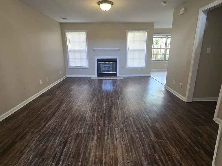 609 Hopewell Park — Photo 3
