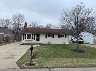 3066 Hessel Ave, Rochester Hills, MI 48307