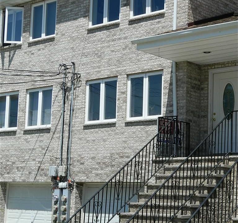 2nd image of 2579 Schurz Ave