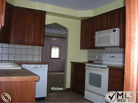 1042 bentley kitchen 1.JPG