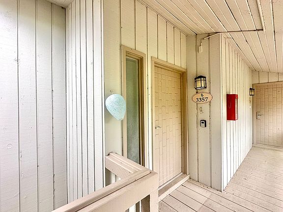 2nd image of 3357 Camelot Dr