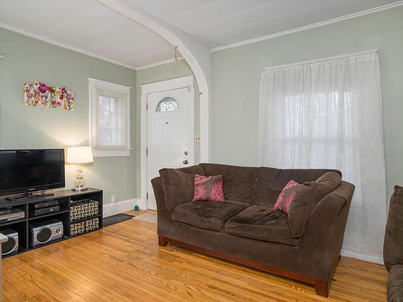 4th image of 2404 Niagara Ave