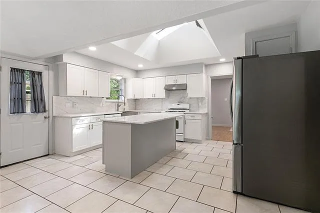 209 W Hickory St — Photo 5