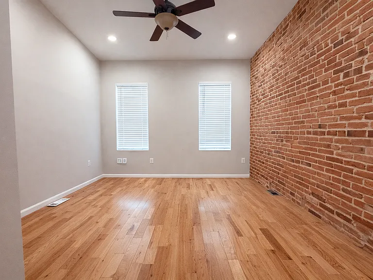 3201 E Fairmount Ave — Photo 13