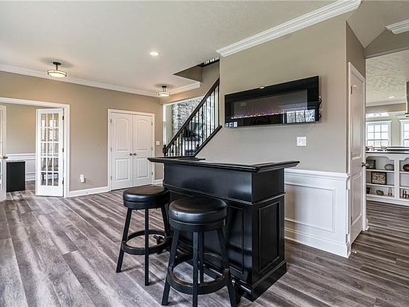 4th image of 191 Alder Dr