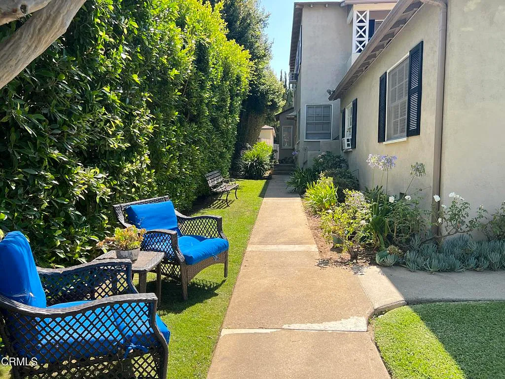 1 bed, 1.0 bath, 795 sqft, $2,450 — Photo 2