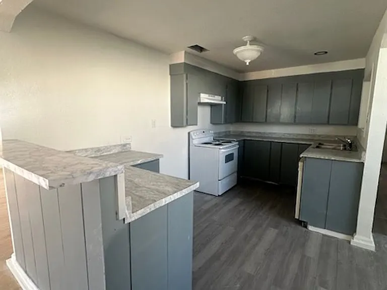 842 S La Salle Dr — Photo 7