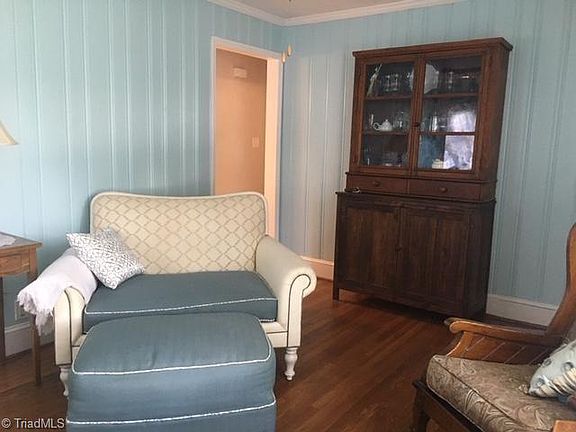 4th image of 2845 Trent St
