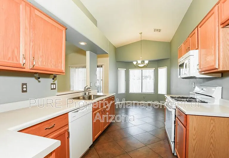 1644 W Geronimo St — Photo 13