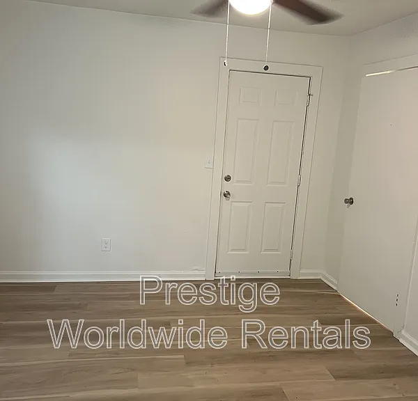2823 Lee St — Photo 3