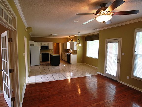 4th image of 1715 Bridle Glen Ln