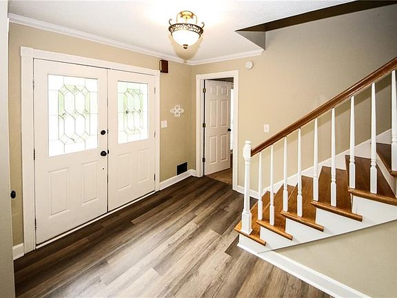 5th image of 124 Maple Wood Dr