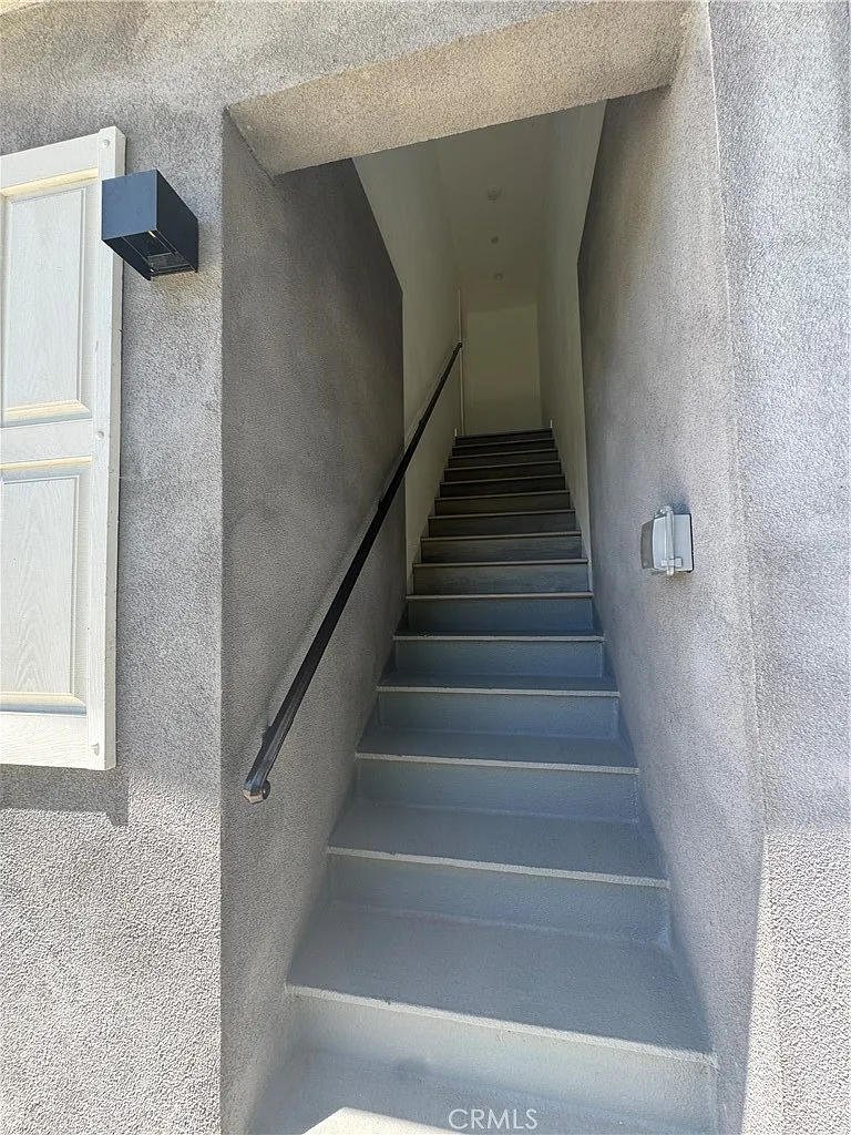 2 bed, 934 sqft, $2,400 — Photo 2