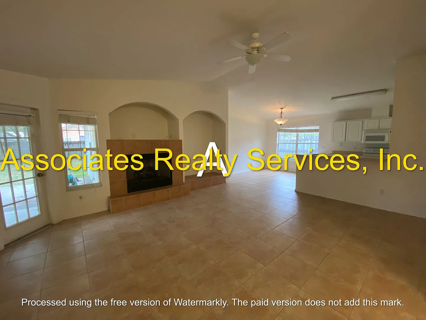 3bed/2bath located in the desirable Weatherly Community — Photo 2