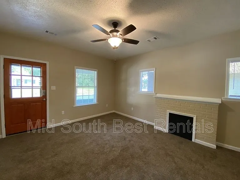 2508 E Washington Ave — Photo 4