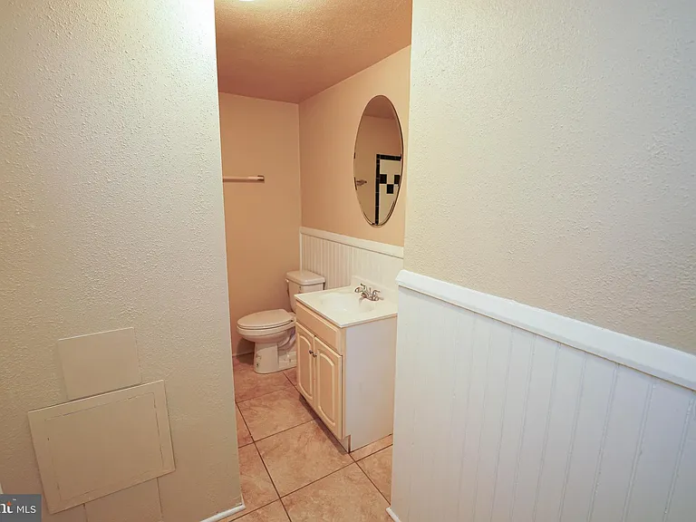 235 Newton St #4 — Photo 18