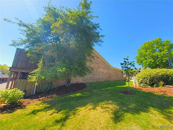 5th image of 1701 Dauphine Dr