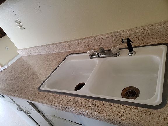 3rd image of 701 Locust St