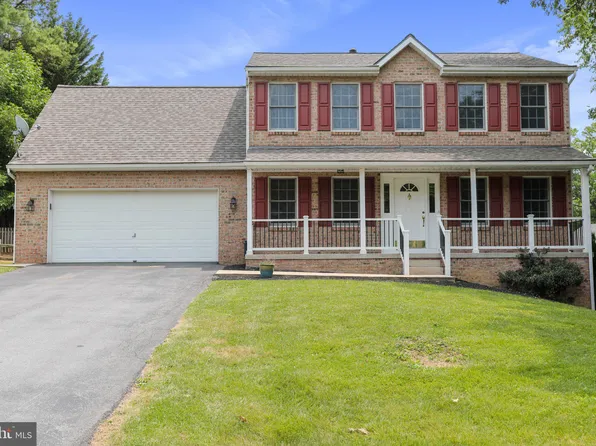 10509 Hershey Dr, Williamsport, MD 21795
