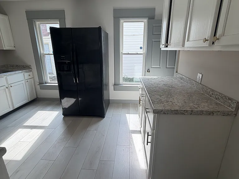 952 Logan St SE — Photo 9