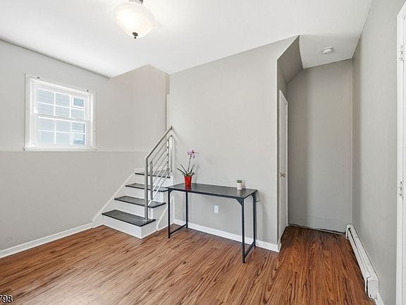 5th image of 654 Succasunna Rd