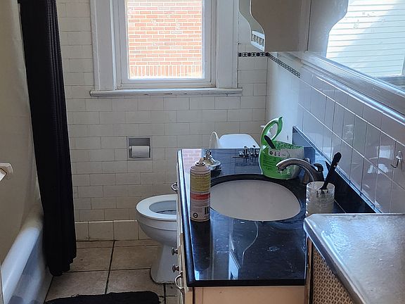 4th image of 1056 Washington Ave #2