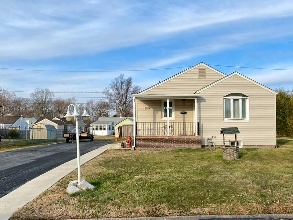 1st image of 113 Lexington Dr
