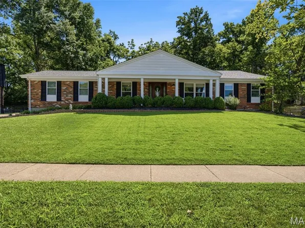 2340 Fairoyal Dr, Saint Louis, MO 63131