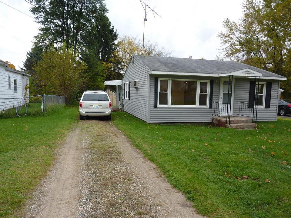 1st image of 909 E Summit St