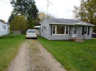 909 E Summit St, Greenville, MI 48838