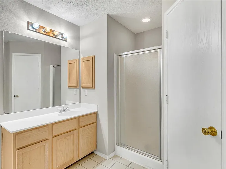 8105 Flowertree Dr — Photo 17
