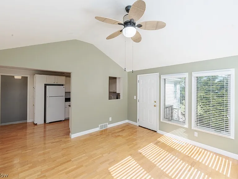 7381 Portage St — Photo 21