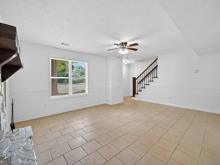 6898 Babbling Brook Dr — Photo 7