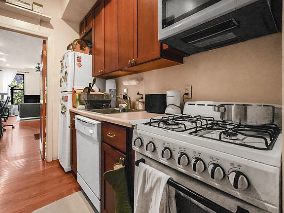 5th image of 329 E 88th St APT 3E