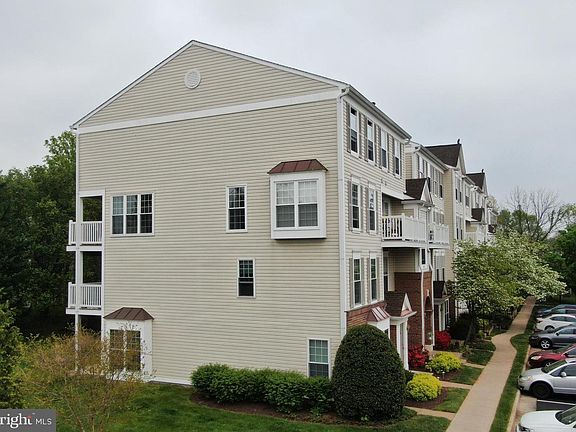 4th image of 46920 Courtyard Sq