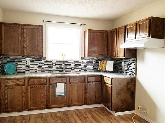 5th image of 7616 Carlos St