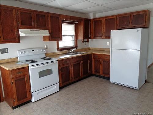2nd image of 12 Williams St