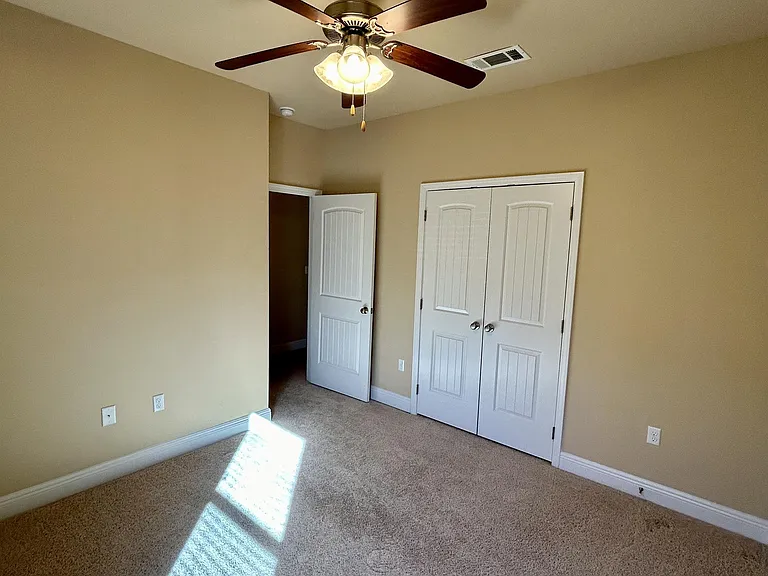 80 S Knightsbridge Ct — Photo 20