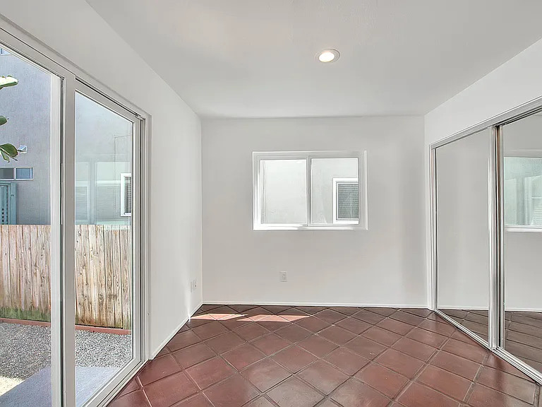310 Bayview Dr — Photo 17