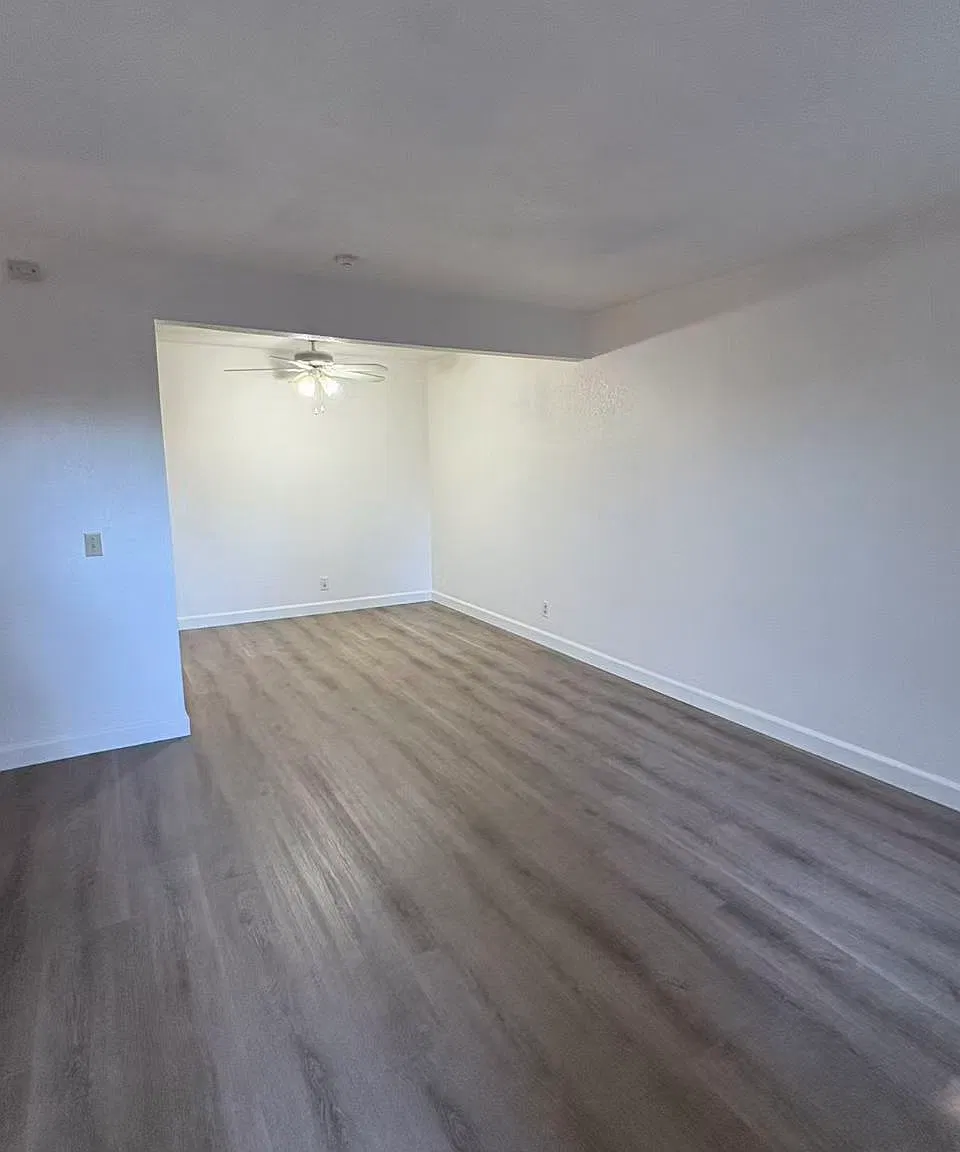 2 bed, 700 sqft, $2,700 — Photo 2