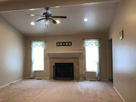 5th image of 2117 Camelot Dr