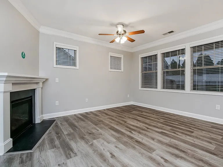 108 Heathwood Dr — Photo 4