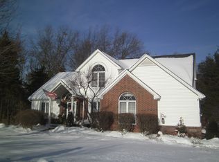 6640 Alta Dr, Brighton, MI 48116