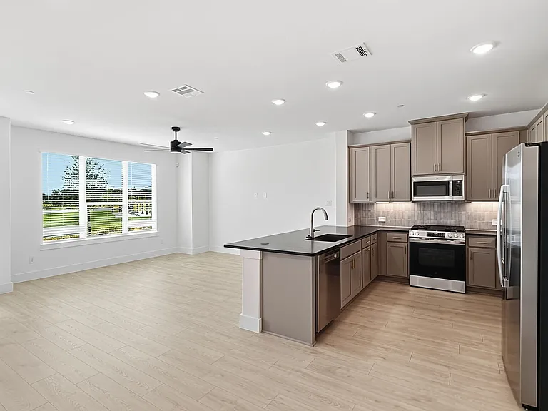 2525 Brunswick Way — Photo 3