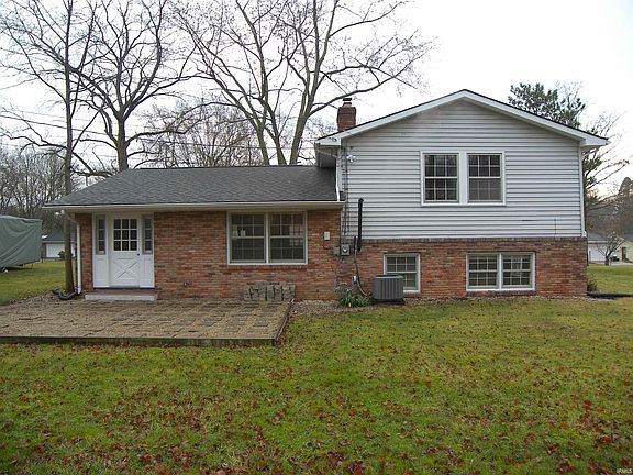 5th image of 636 Crown Hill Dr E