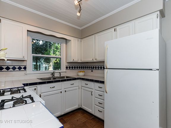 4th image of 25090 W Edgar Ave