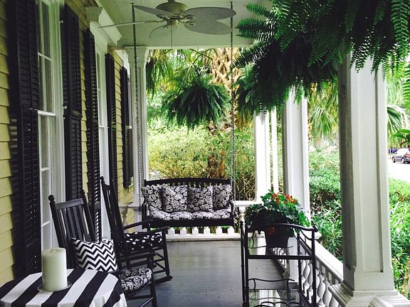 Beautiful porch to relax and enjoy!