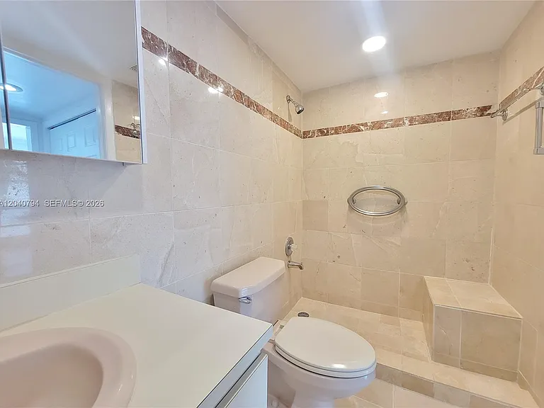 77 Crandon Blvd #2B — Photo 30