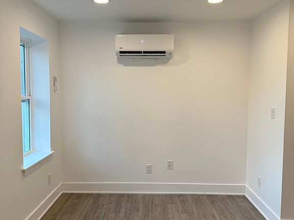 3rd image of 5043 Spruce St Floor 2